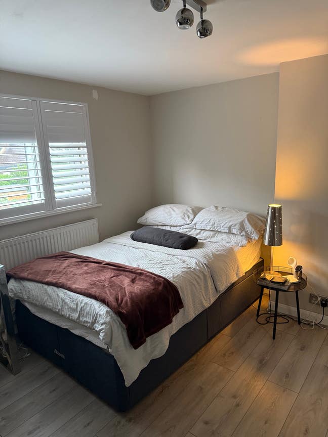 2 Rooms + 1 Bathroom (whole of upstairs)  Main Photo