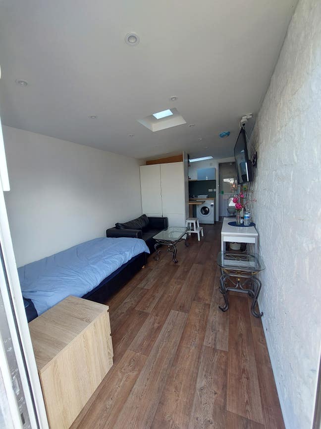 Studio house Main Photo