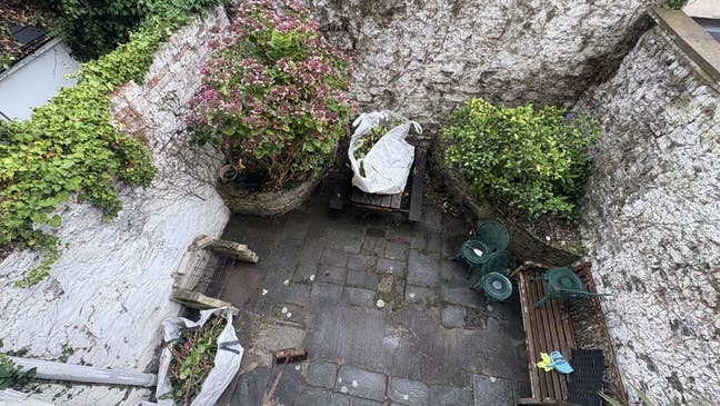 Clifton room in terraced house with private garden Main Photo