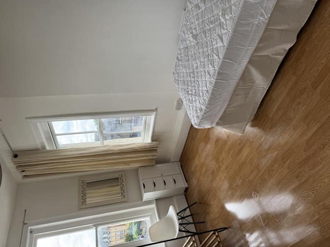 Nearly renovated spacious Victorian apartment  Main Photo