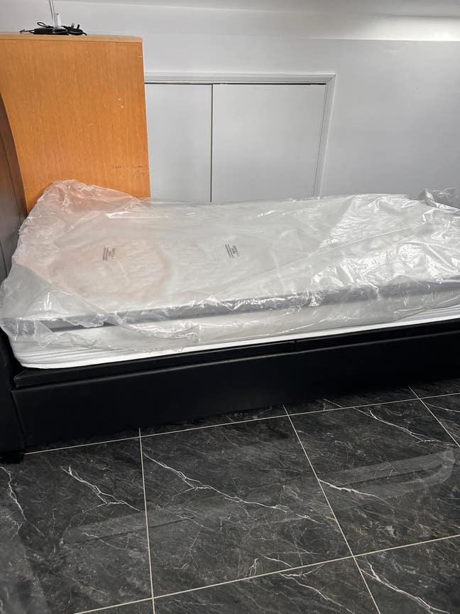 Spacious and Cosy Ensuite Room for Rent in – RM6 4 Main Photo
