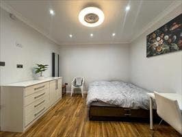 Beautiful Double Room available for single female Main Photo