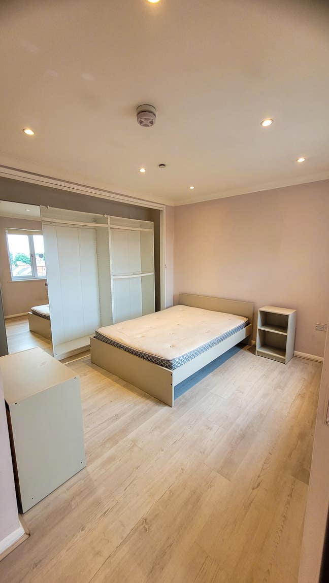Double/En-suite -Female - Great Location  Main Photo