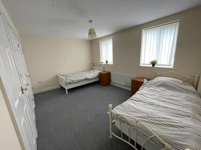Spare room available friendly environment  Main Photo