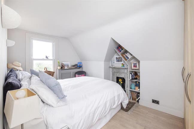 FEMALE Double Room £995 bills inc. Ealing Broadway Main Photo