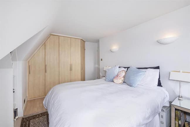 FEMALE Double Room &pound;1045 bills inc Ealing Broadway Main Photo