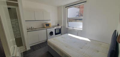 Studio Flat Great Location W6 All Bills inc  Main Photo