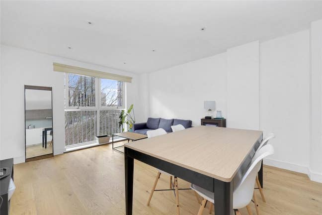 Bright Double Room | 5-10 Min Walk to Old Street Main Photo