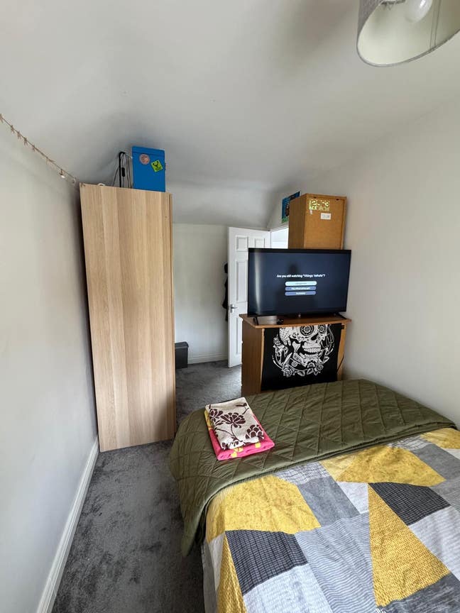 Furnished single room In Basingstoke town Main Photo