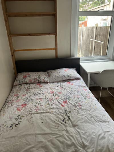 Double room in Plaistow  Main Photo