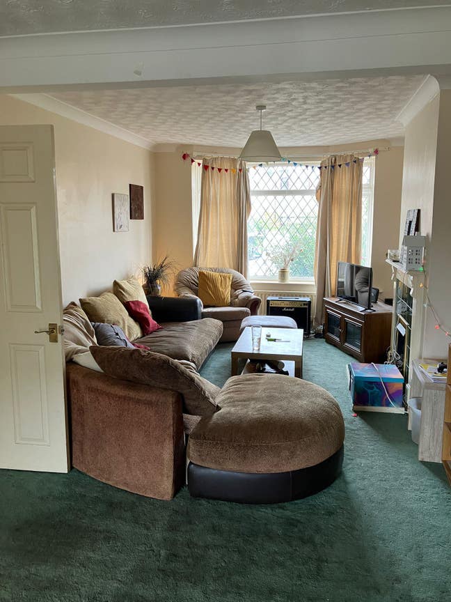 Room in shared house  Main Photo