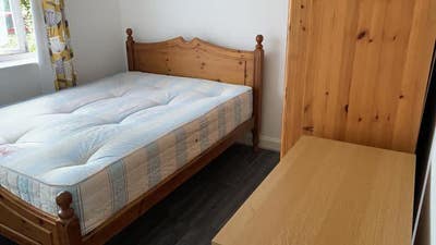 Fabolous Fully Furnished  5-Bedroom House in SE16  Main Photo