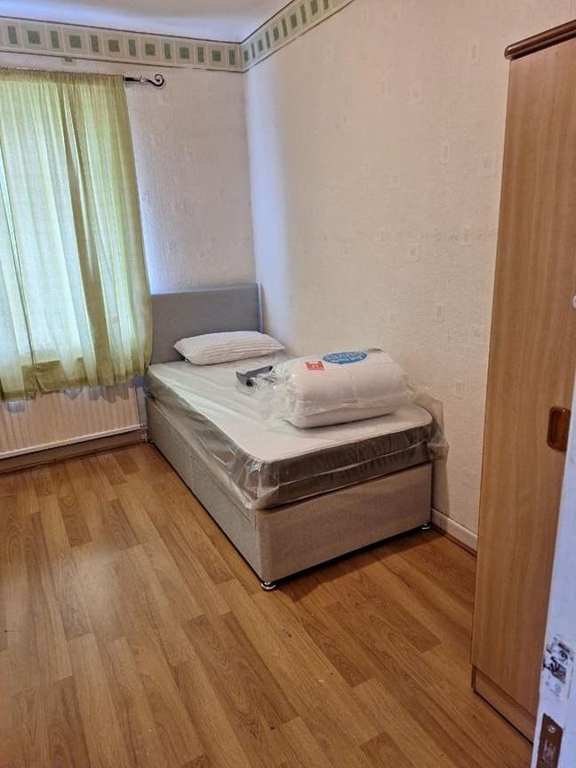 Double room in a shared house to let Main Photo