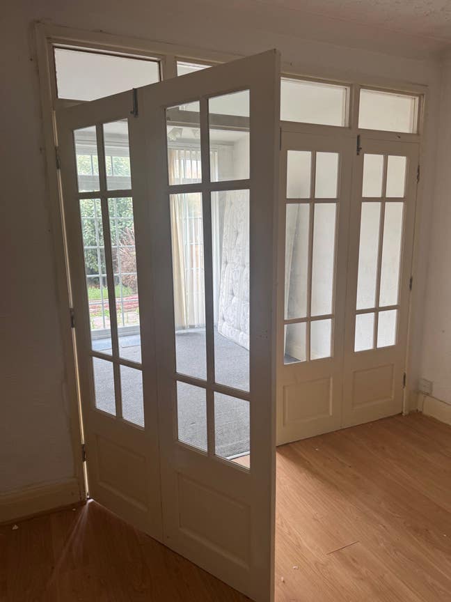 Double en-suite room with private access to garden Main Photo