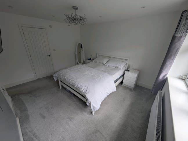 Ensuite Double Bedroom for single person  Main Photo