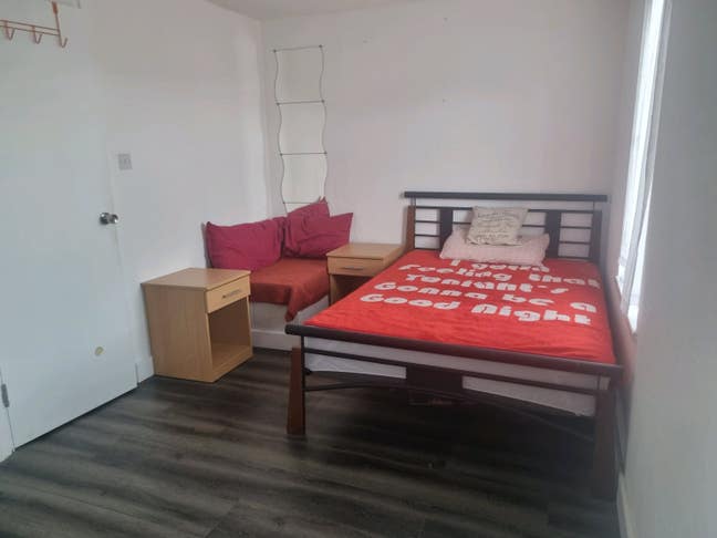 Double room to rent in Feltham Main Photo