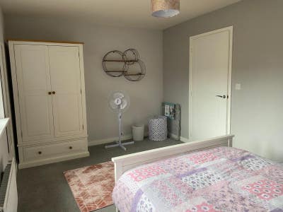 Room for rent in a family home  Main Photo