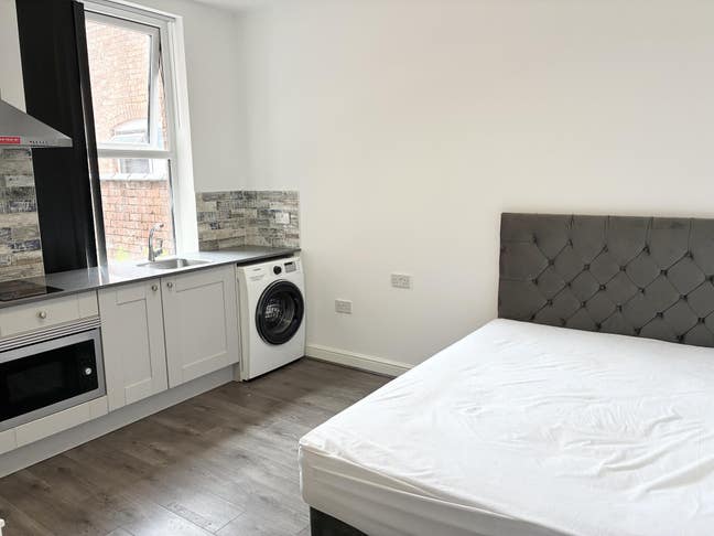 Luxury Studio Apartments Close to Train Station Main Photo