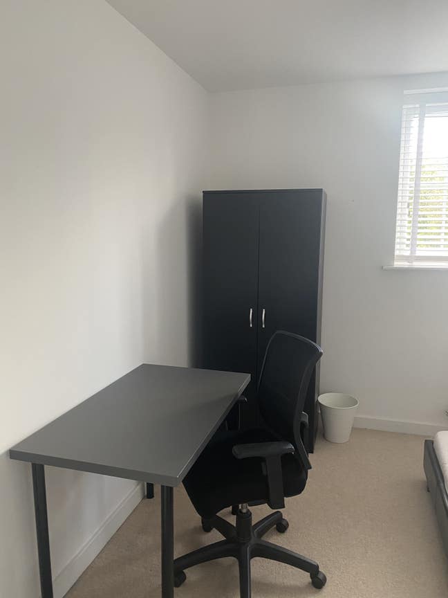 Spacious Double Bedroom with Private Bathroom  Main Photo