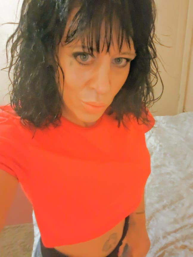 Friendly, considerate and cheerful lady seeks room Main Photo