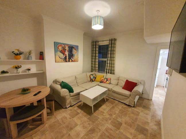 Student/NoDeposit/HU67RQ/Bills Included/Cleaner/TV Main Photo