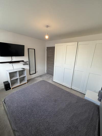 Double room - fully furnished Main Photo