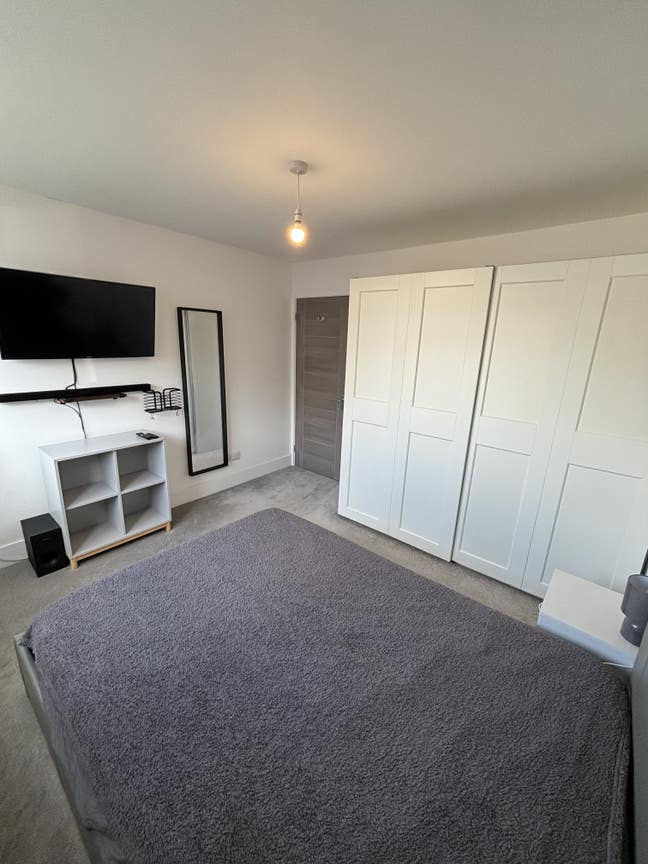 Double room - fully furnished Main Photo