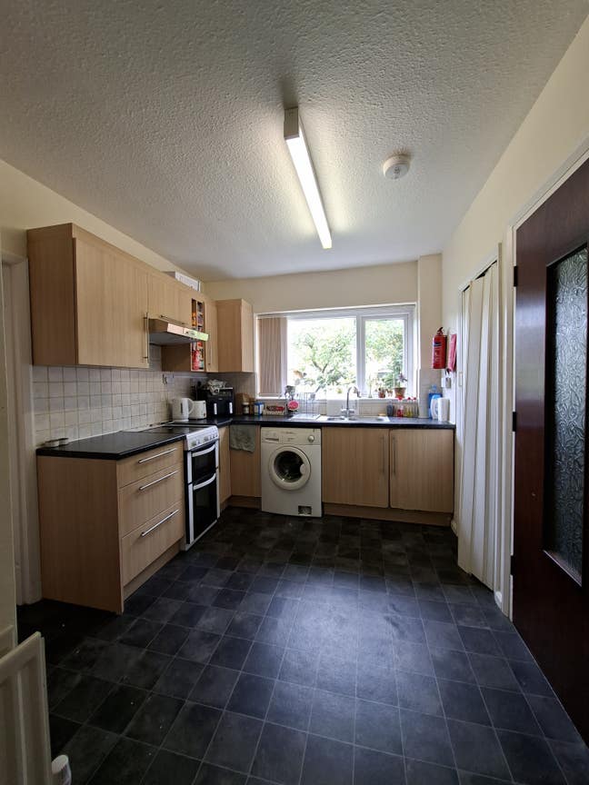 Room in a shared house - UoN students Main Photo