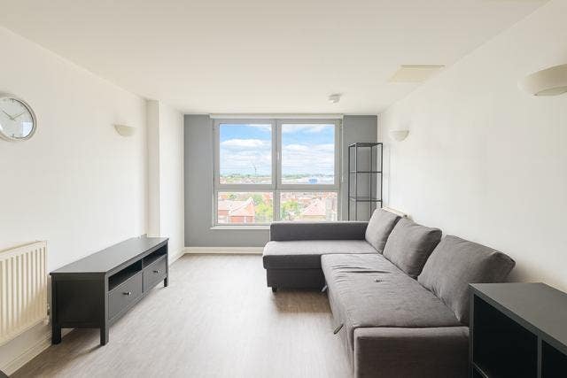 Beautiful one bedroom flat close to Sutton stn Main Photo