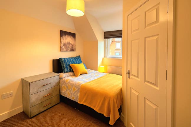 New Furnished Double Bed Private Off/Ensuites  Main Photo