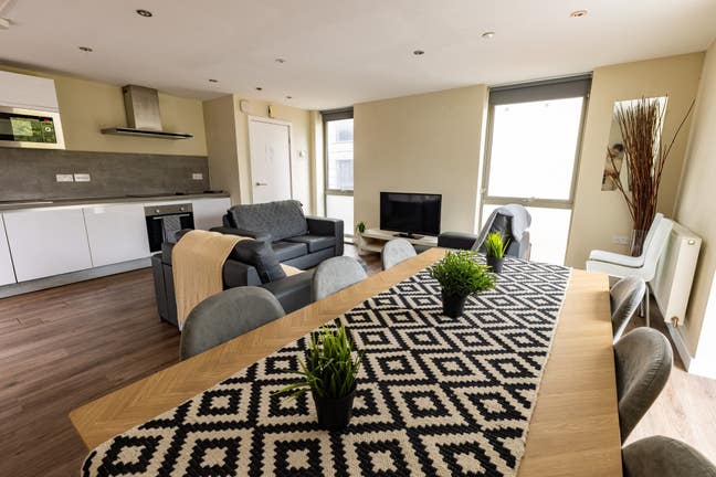 Ensuite Rooms in Modern Townhouse Main Photo