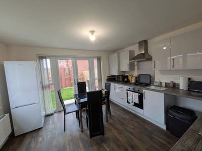 Room Available - Female Tenant preferred Main Photo