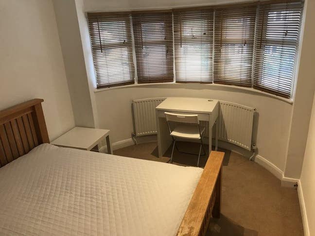 Large Double Room - Near Station Main Photo