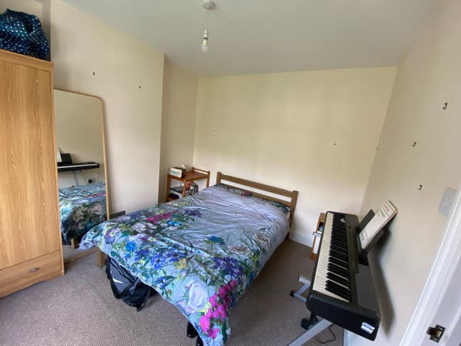 Bright double in friendly shared house Main Photo