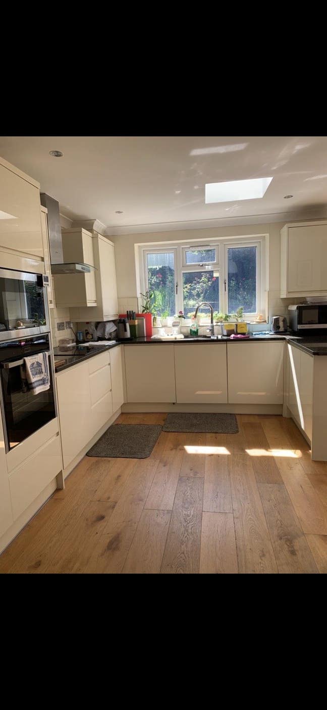 Detached house rooms to let Main Photo