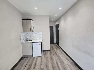 Ensuite Room  with Private Bathroom Near Edgware! Main Photo