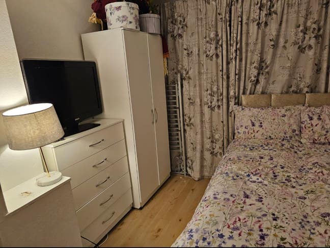 Small double available in a quiet home Main Photo