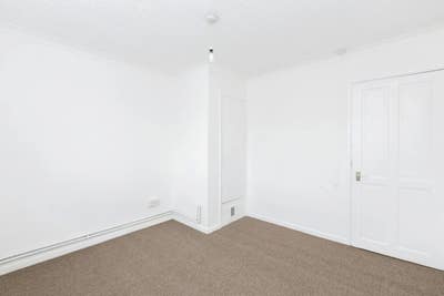 Spacious Fully Furnished Double Room  Main Photo