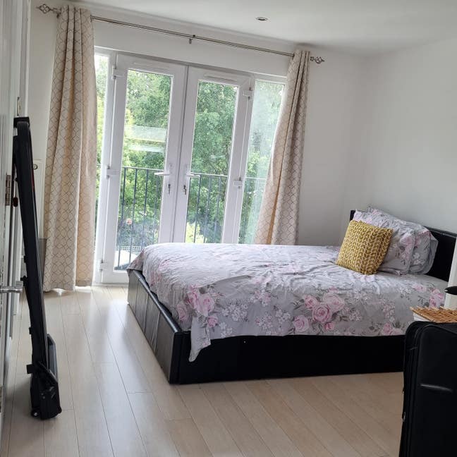 Beautiful loft Room with living space  Main Photo