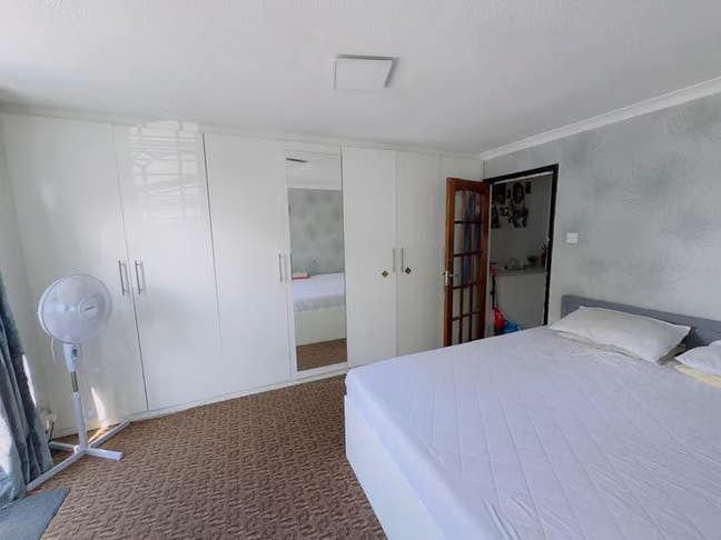 Double Room with Private Balcony – CR4 1XB | £900  Main Photo