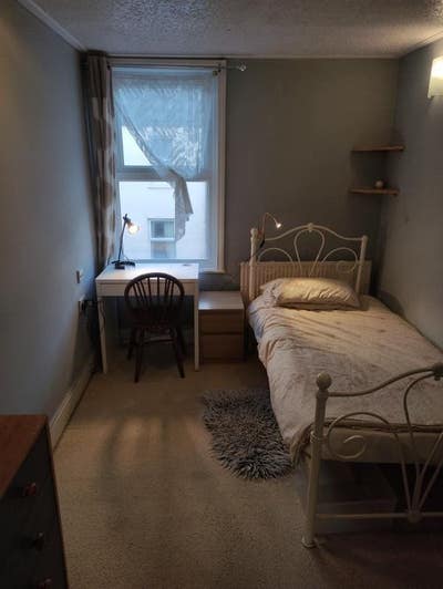 Single Room  Close to City Center/ Quay  Main Photo