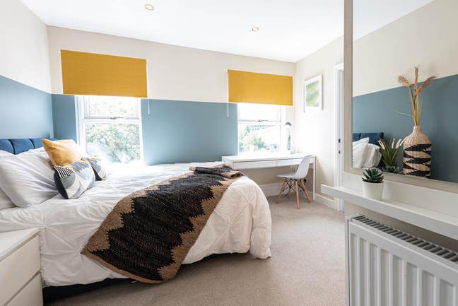 Professional en-suite, Chester centre &station.  Main Photo