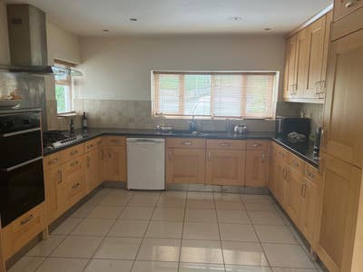 En suite room available plus bathroom lounge Main Photo