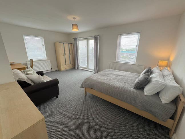 Newly Refurbished 3 Bed Flat Share Main Photo