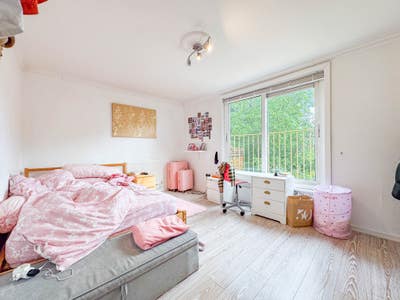 An outstanding 3 bedroom property in N7 Main Photo