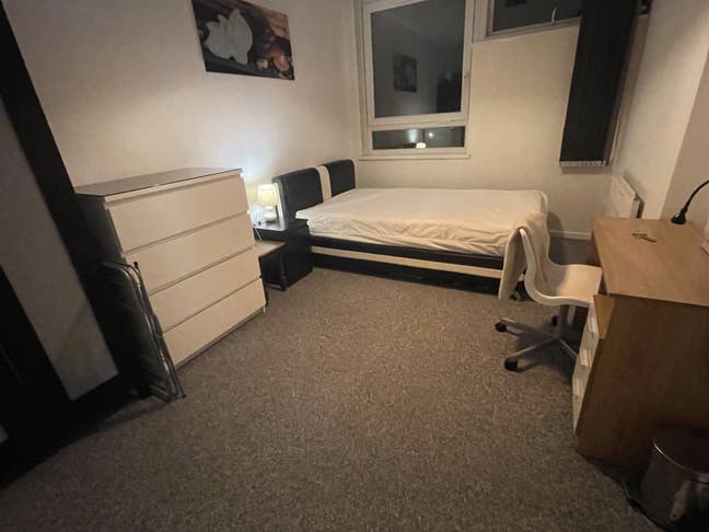Double size room for single occupancy only. Main Photo
