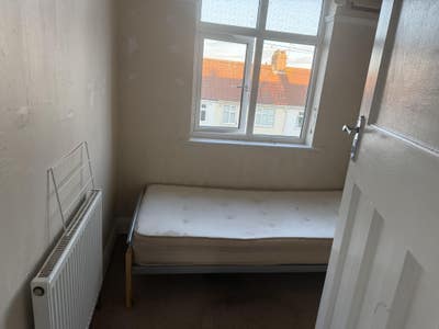 Single room for rent  Main Photo
