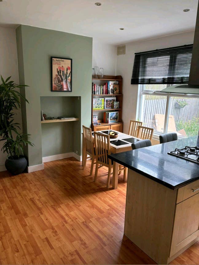 *Monday - Friday* Double Bedroom *Bills Included! Main Photo