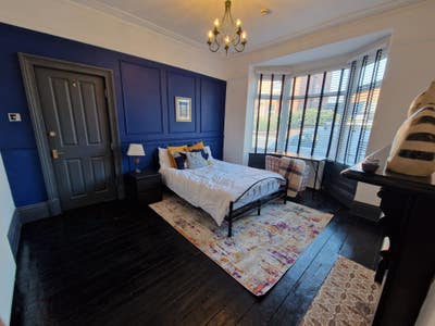 Ensuite room available. 4 mins walk DM Hospital. Main Photo