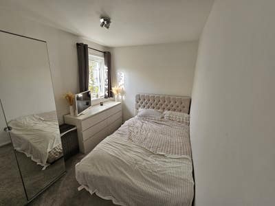 Modern Furnished Room - Bills Included Main Photo